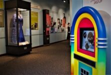 Marilyn Horne costumes and audio players. Marilyn Horne costumes and audio players.